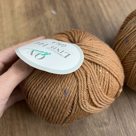 Linie 144 Gala 100% Wool Yarn Bundle Caramel Tan Brown with Multi Color Flecks ( - Picture 4 of 7